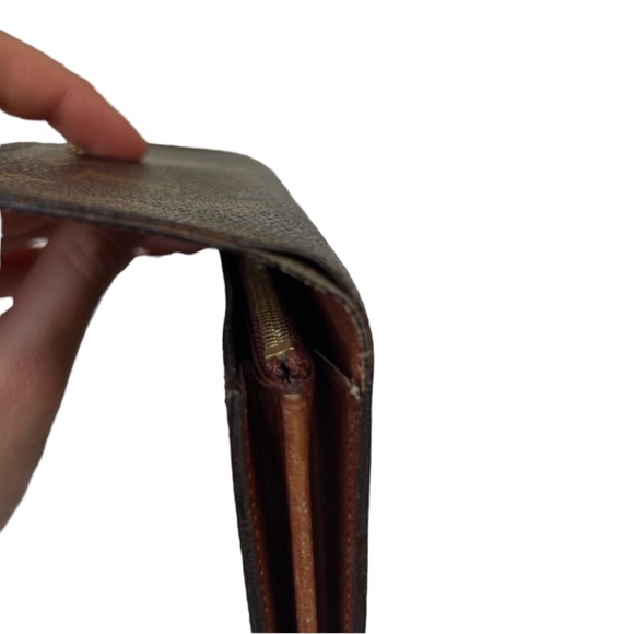 Authentic Louis Vuitton Sarah Wallet - Picture 3 of 10